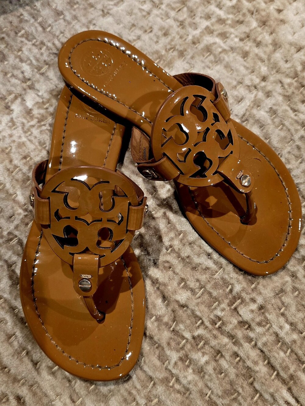 Tory Burch Patent Logo Thong Sandals in Cognac Brown